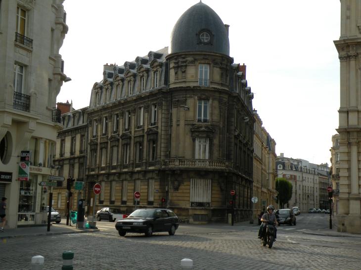  immeuble en pierres de taille, rue Thiers